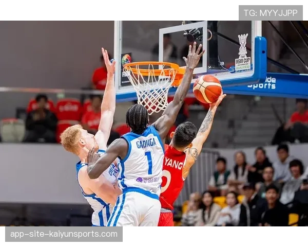 中国男篮失误控制改善 下半场减少非受迫性失误